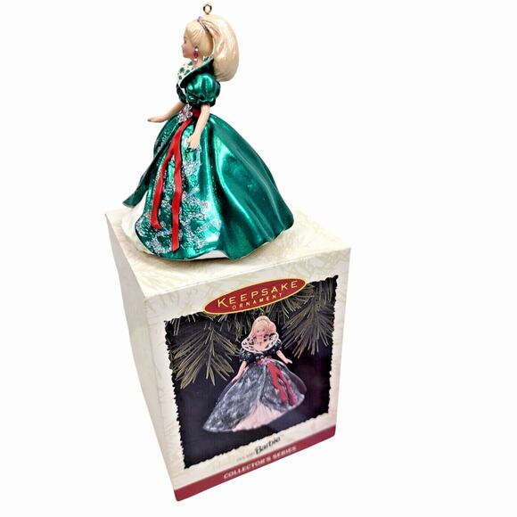 Vintage 1995 Hallmark Keepsake Ornament Holiday Barbie #3 Series - QX15057 - Picture 3 of 9